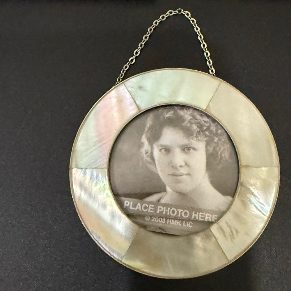 3 Vintage 2003 HALLMARK MOP Mother of Pearl Miniature Mini Photo Frame Ornaments - Picture 5 of 11